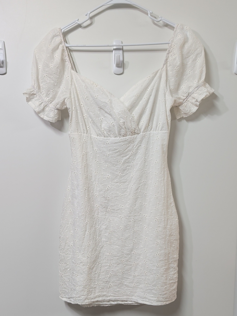 Eilly Bazar White Eyelet Puff Sleeve Mini Dress Size Small